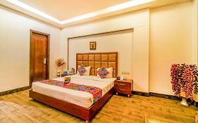 Hotel Haris Court New Delhi